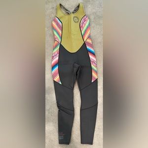 Women’s Billabong size 6 triathlon wet suit